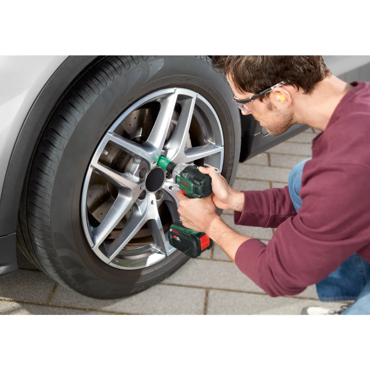 Akkuiskumutterinväännin Bosch UniversalImpactDrive 18V-350 Solo