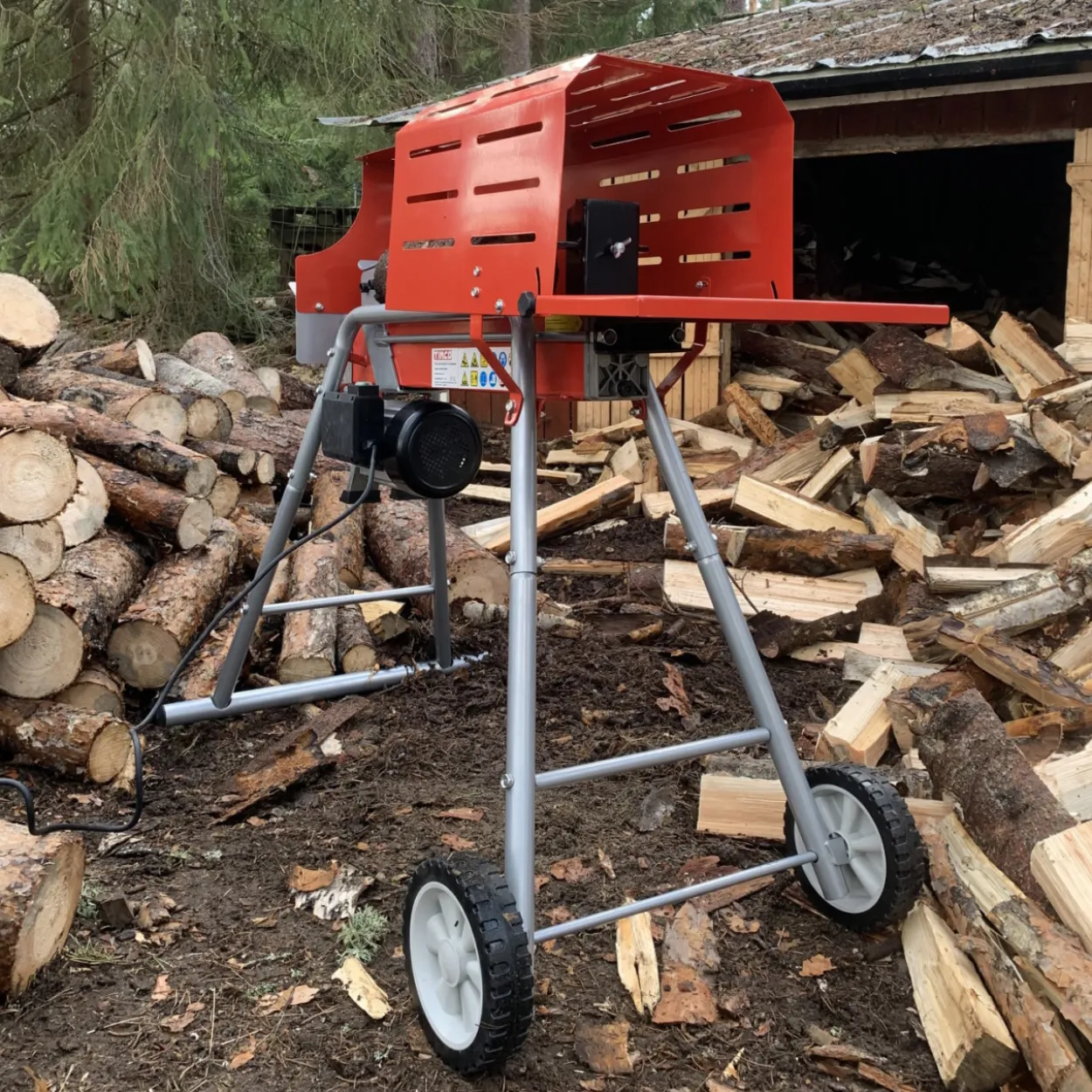 Halkomakone Timco 6T jaloilla