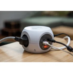 Jatkojohto Airam Cube 3-osaa Kyt. WC, 4USB, 3 m, 2 x USB-A, 2 x USB-C, puhelimen langaton lataus