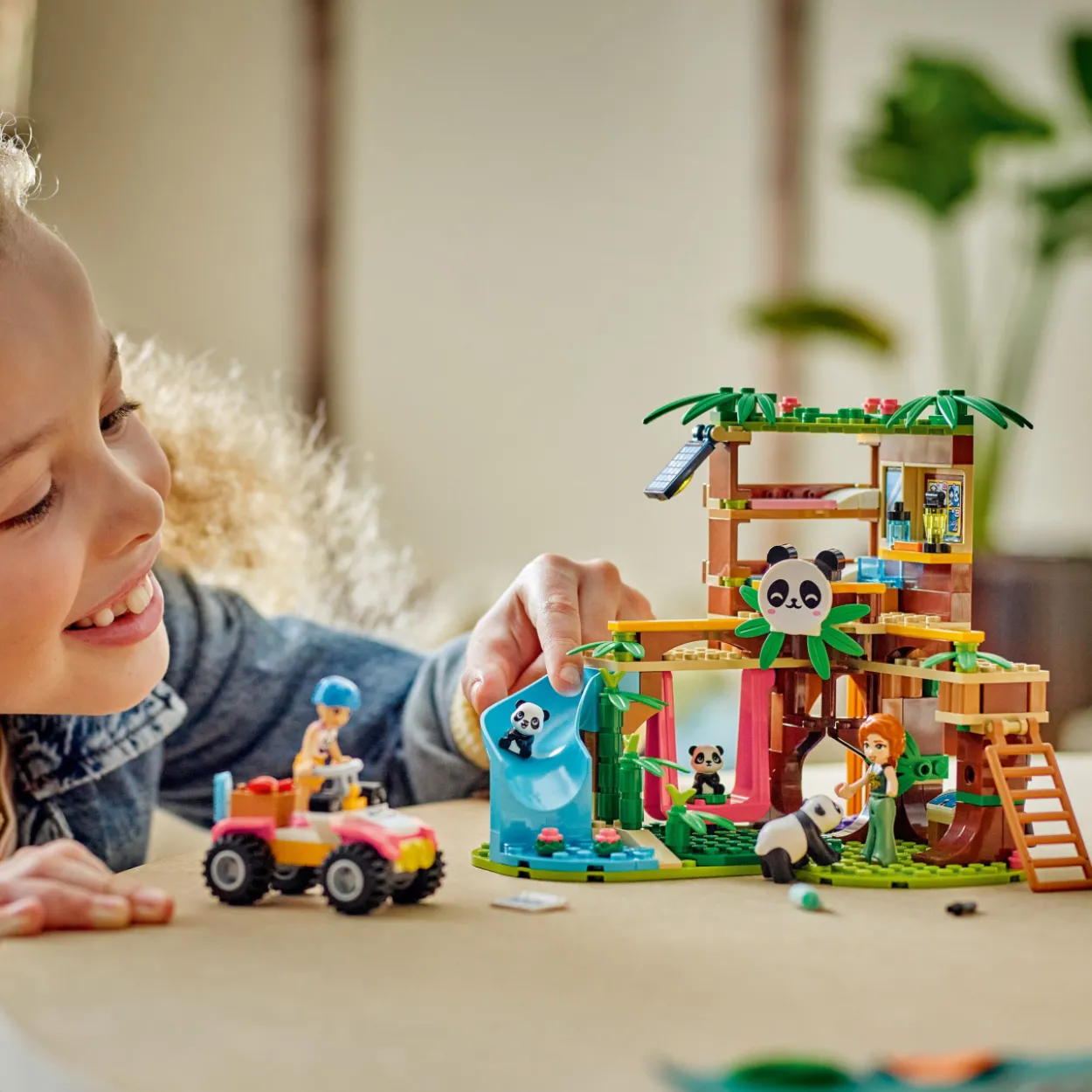 LEGO Friends 42648 Pandahoitola